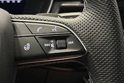 musta Audi A4 2024 kuva 16.