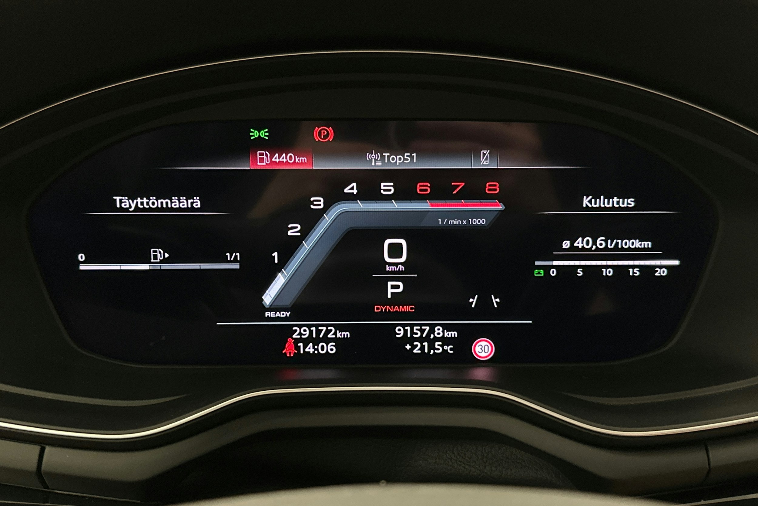musta Audi A4 2024 kuva 18.