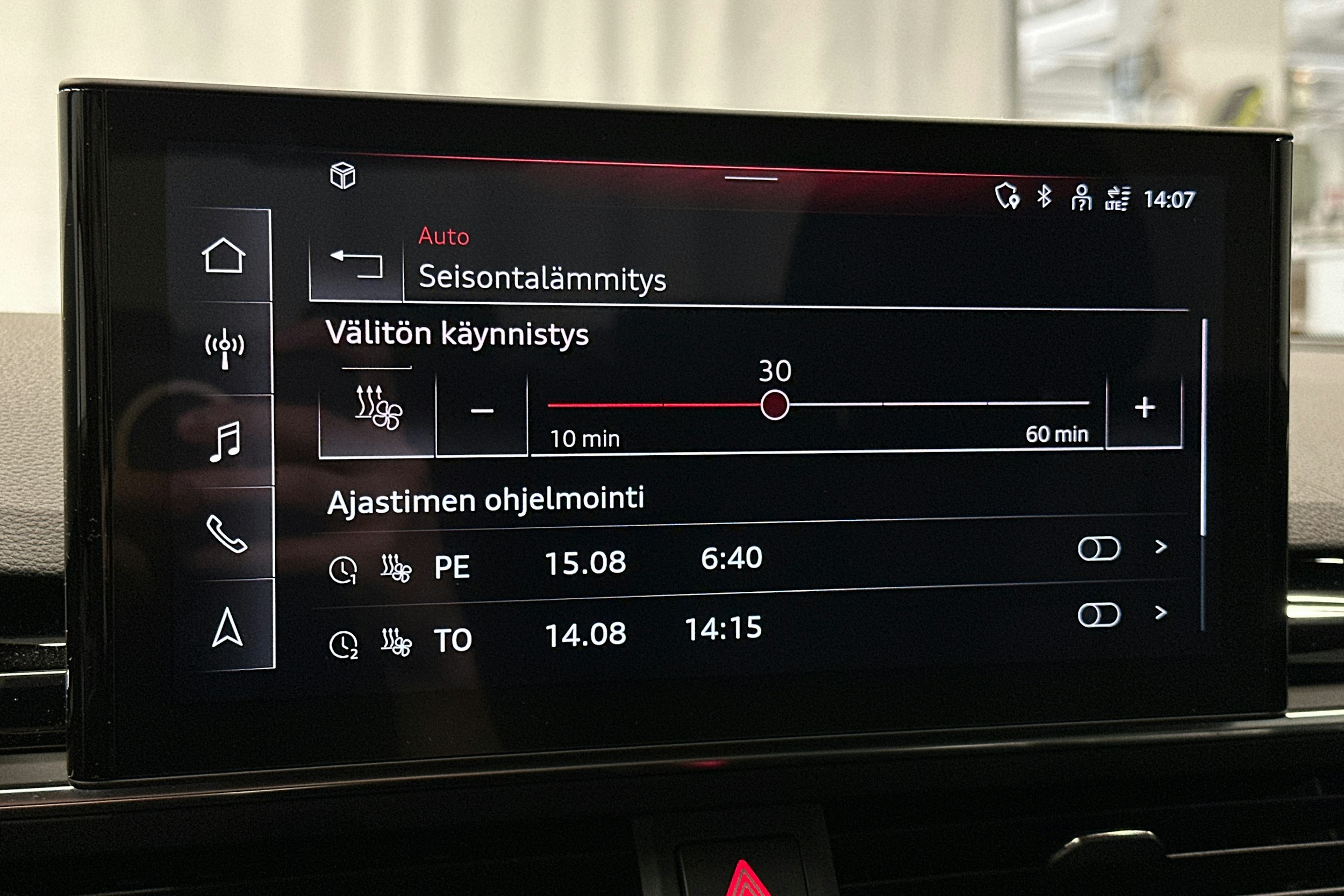 musta Audi A4 2024 kuva 21.