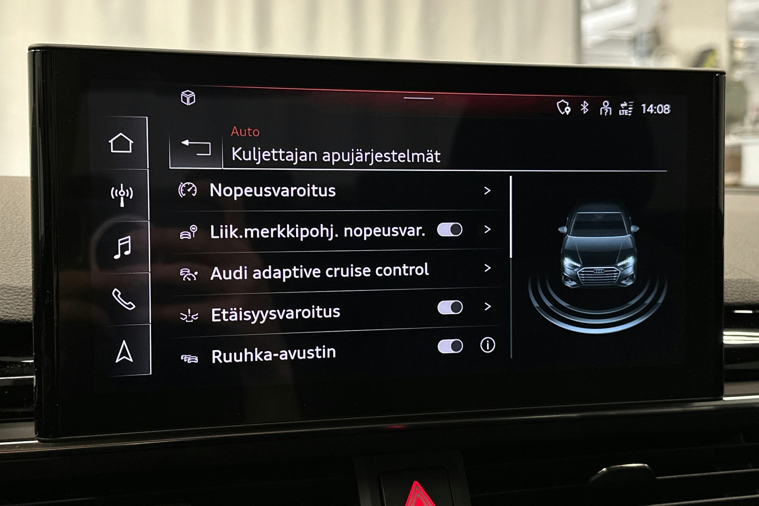 musta Audi A4 2024 kuva 23.