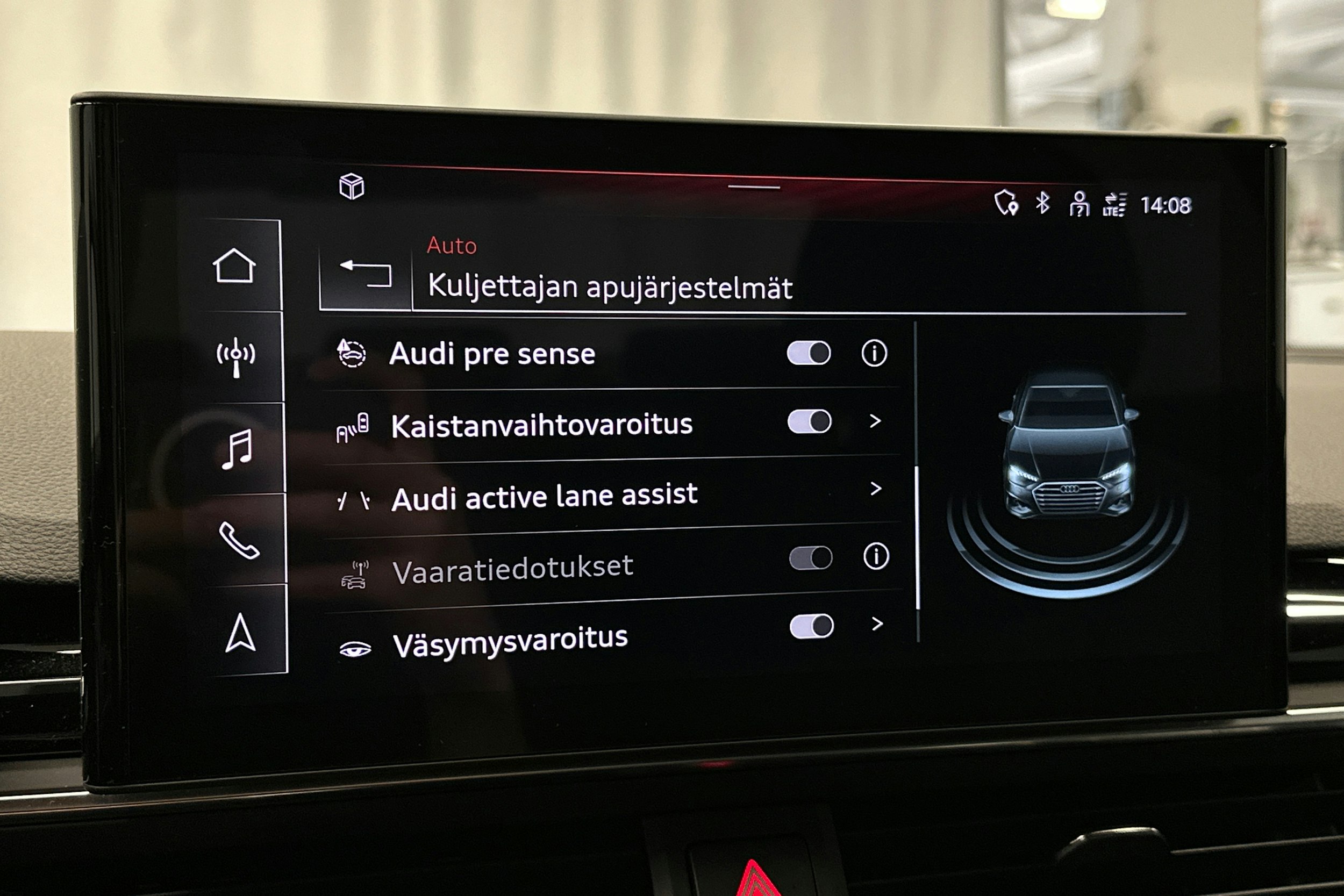 musta Audi A4 2024 kuva 24.
