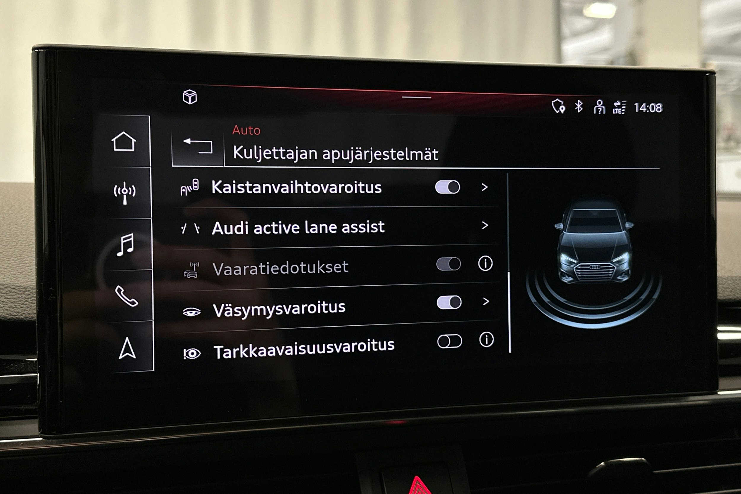 musta Audi A4 2024 kuva 25.