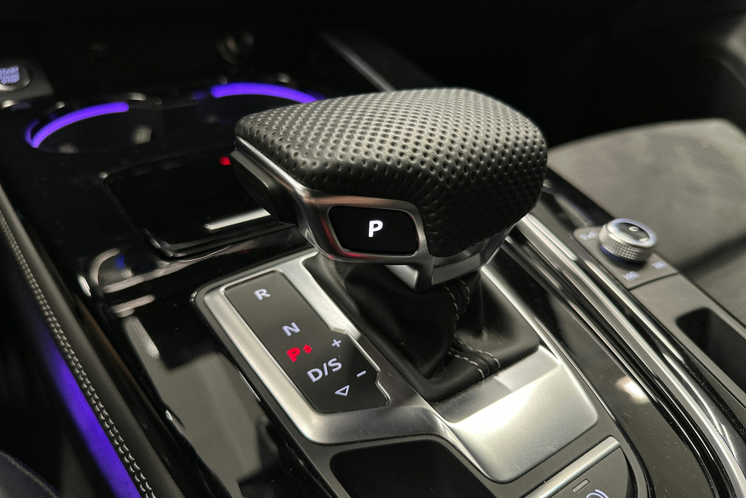 musta Audi A4 2024 kuva 27.