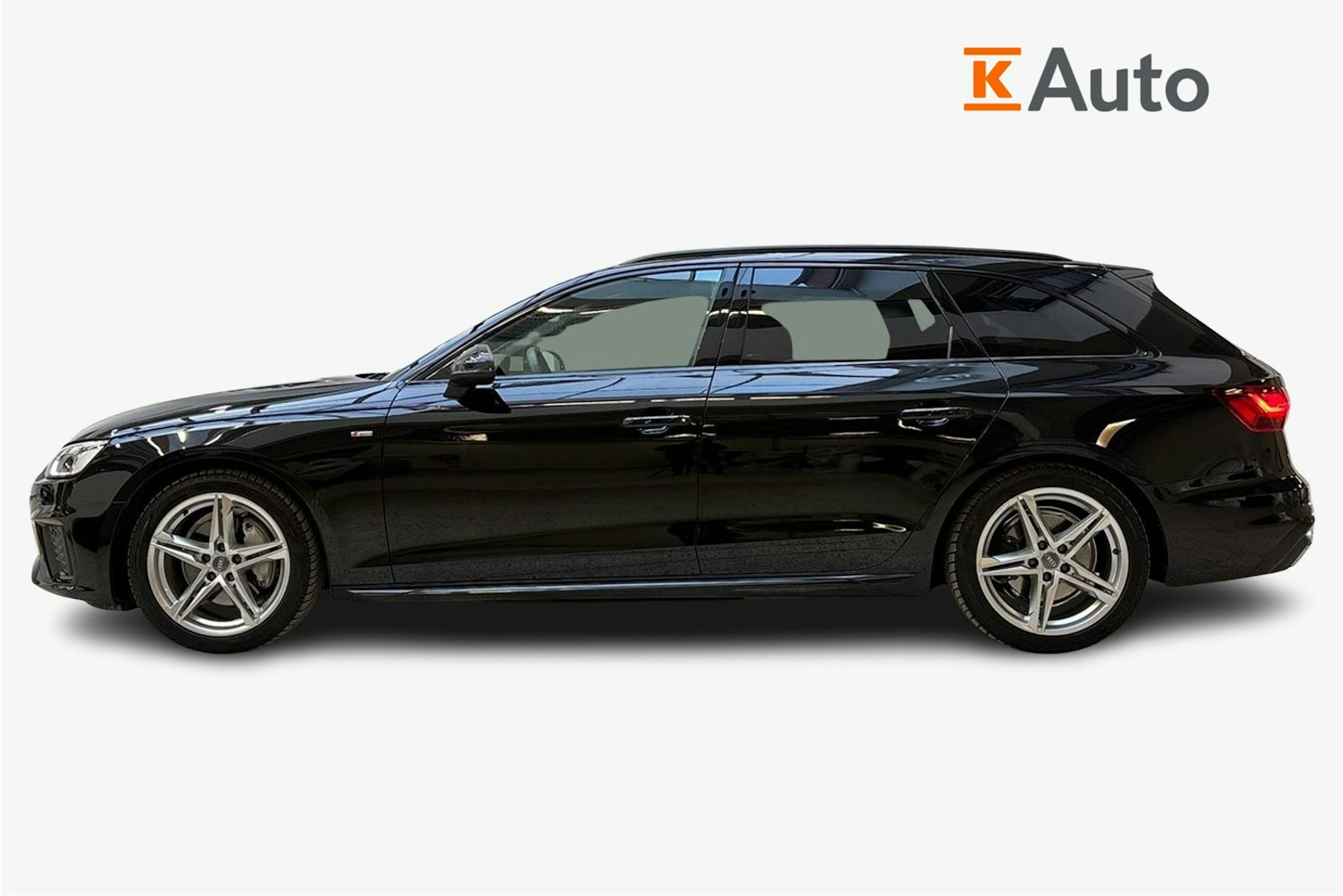 musta Audi A4 2024 kuva 6.