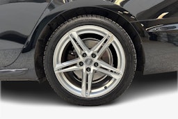 musta Audi A4 2024 kuva 11.