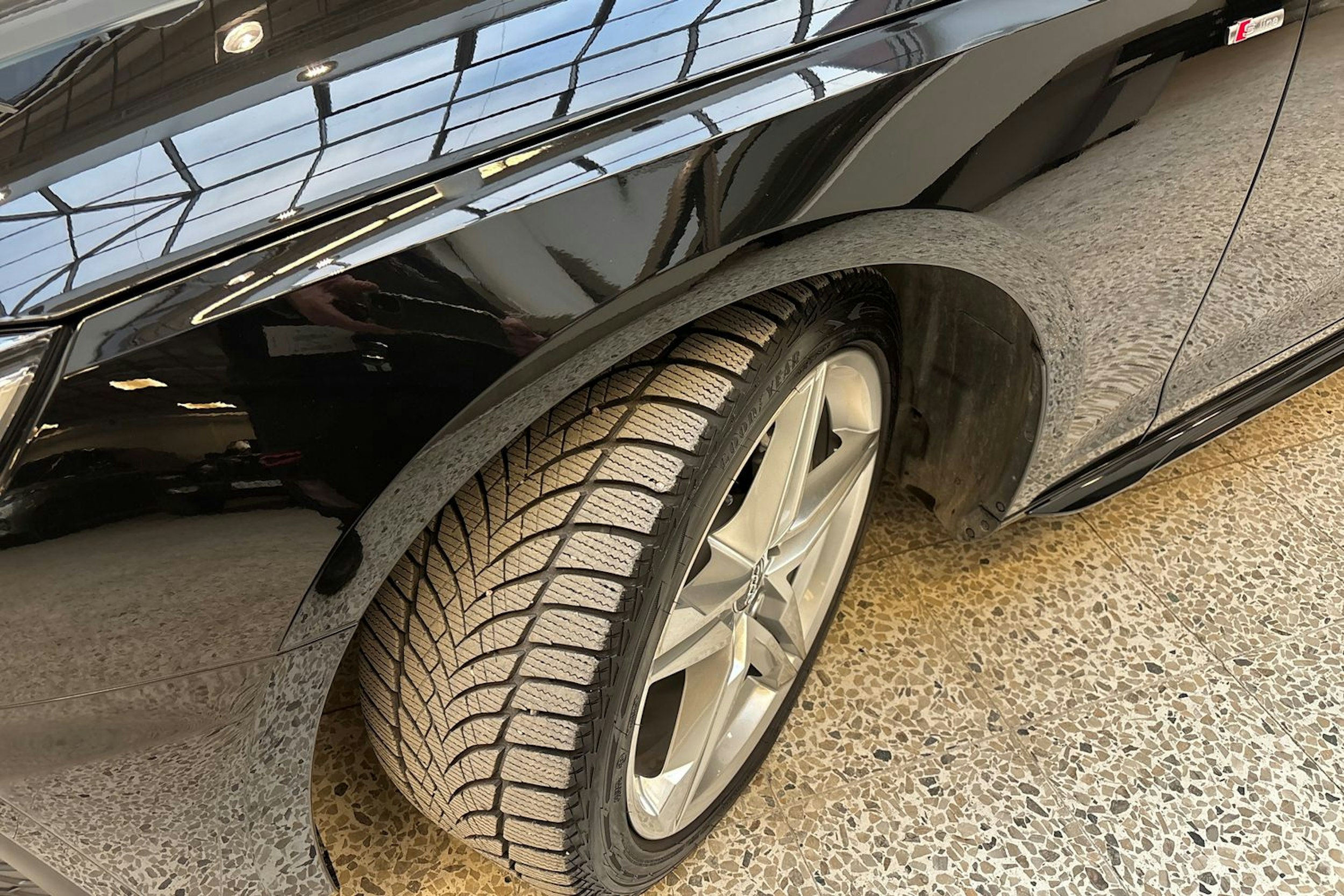 musta Audi A4 2024 kuva 13.