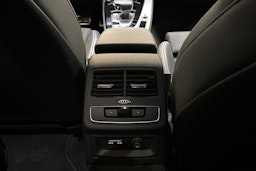 musta Audi A4 2024 kuva 16.