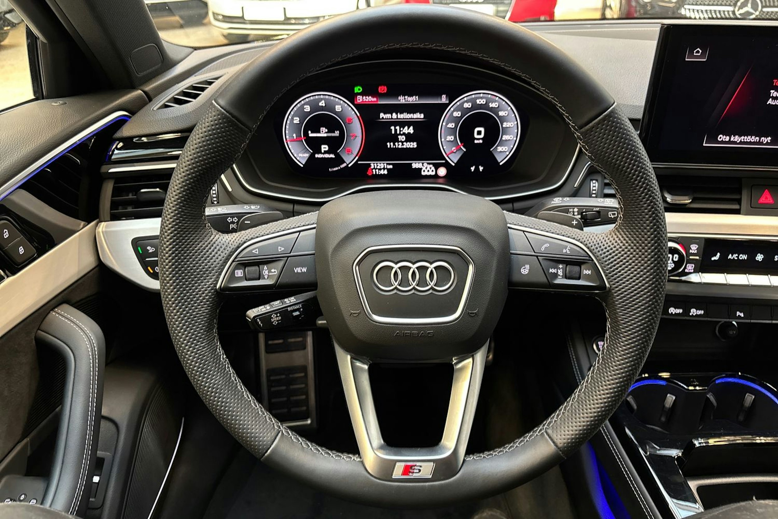 musta Audi A4 2024 kuva 19.