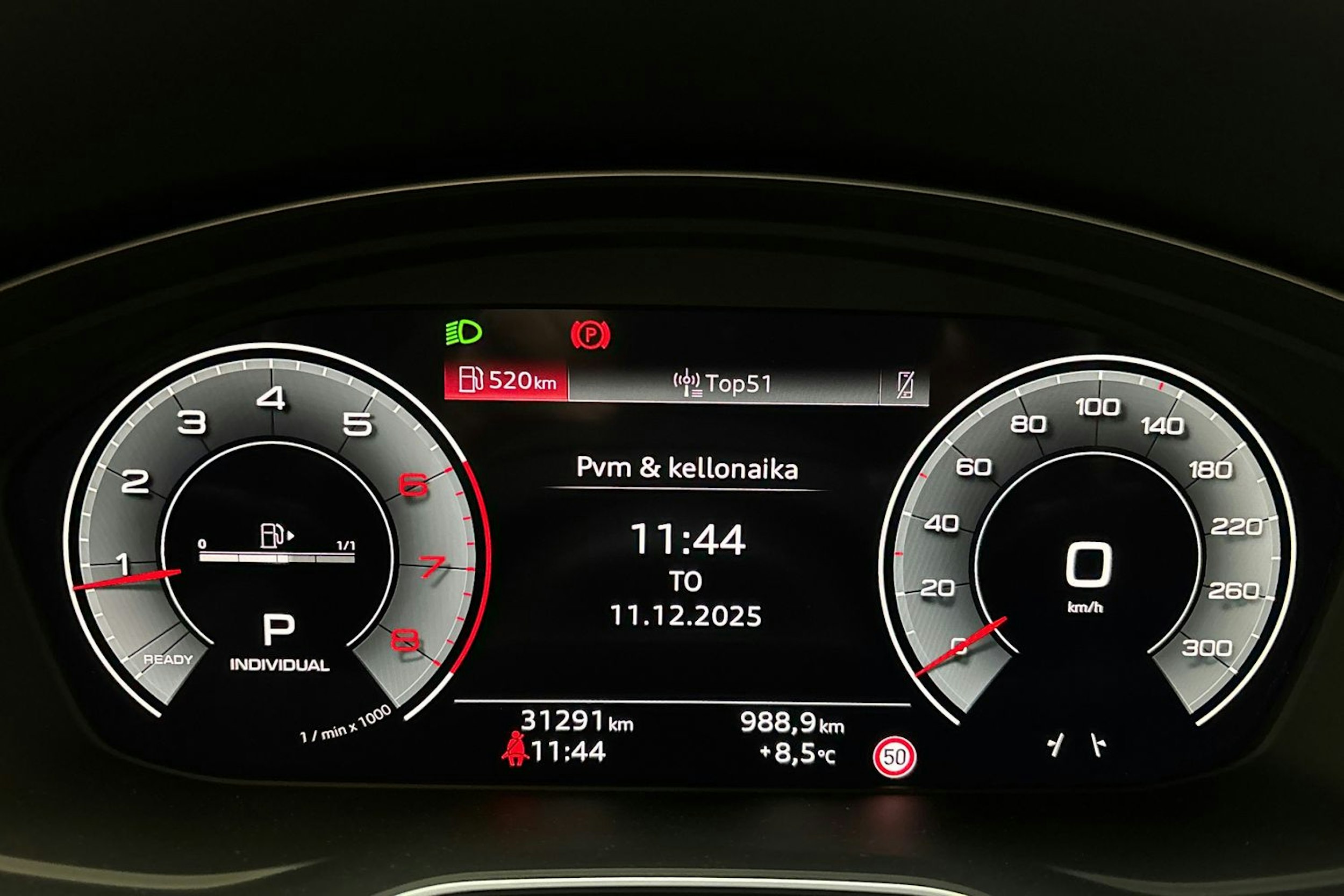 musta Audi A4 2024 kuva 21.