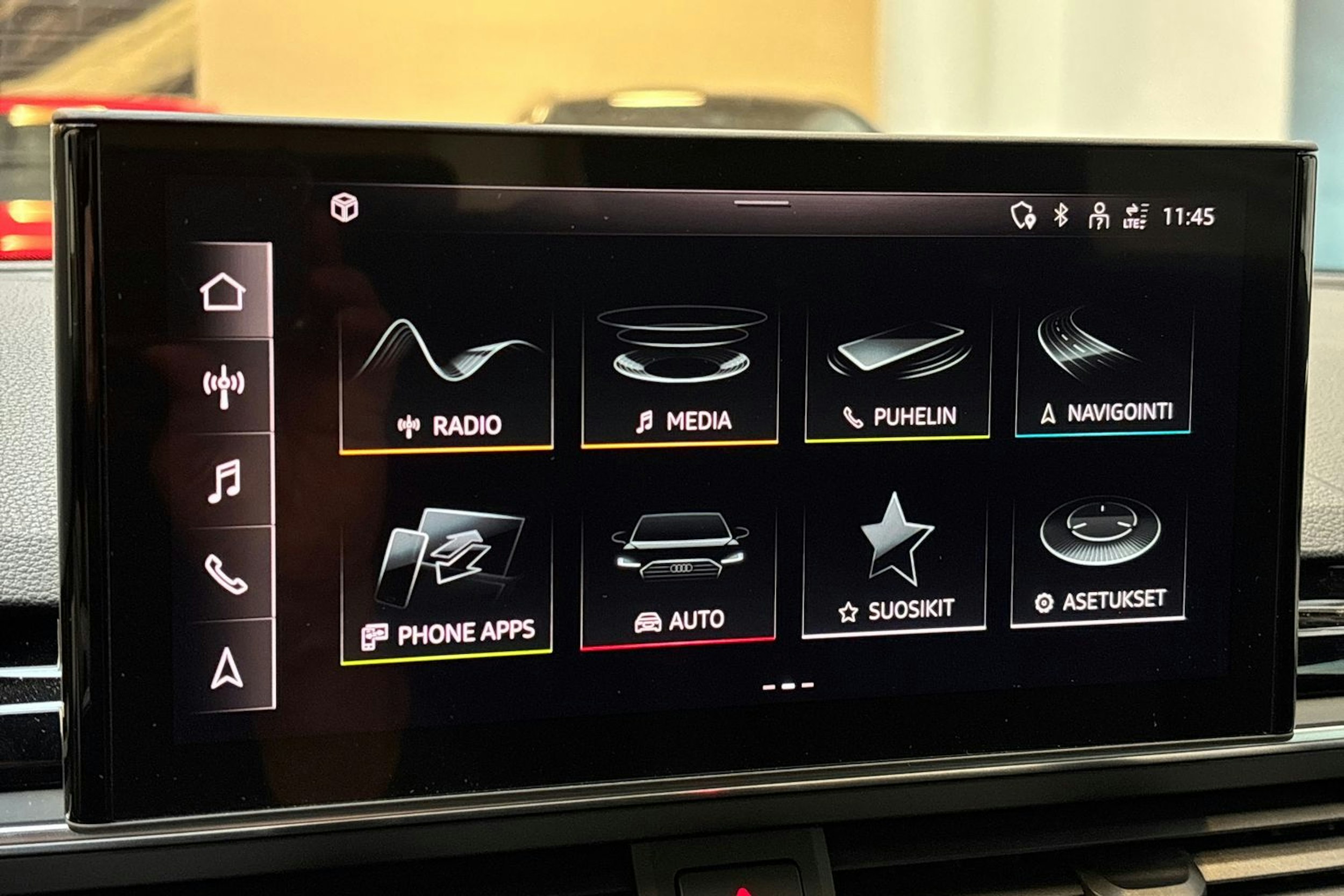 musta Audi A4 2024 kuva 23.