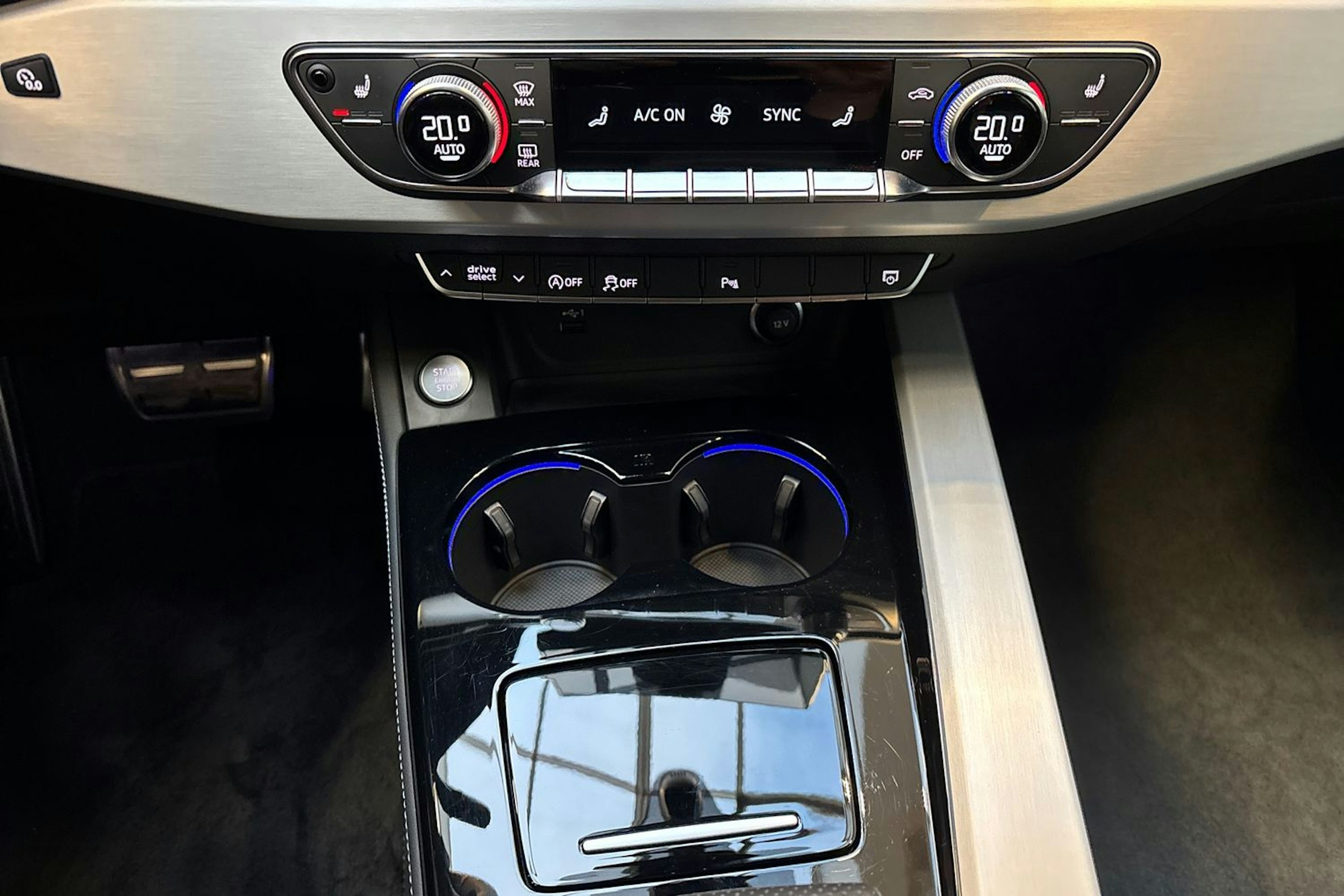 musta Audi A4 2024 kuva 25.