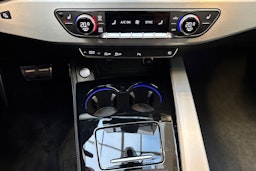 musta Audi A4 2024 kuva 25.