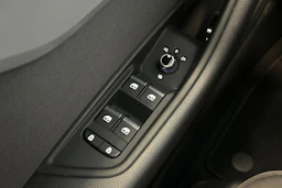harmaa Audi A4 2024 kuva 13.