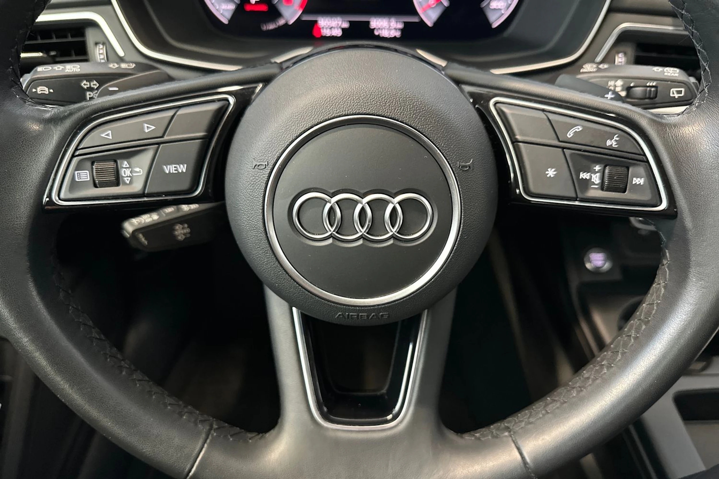 harmaa Audi A4 2024 kuva 19.