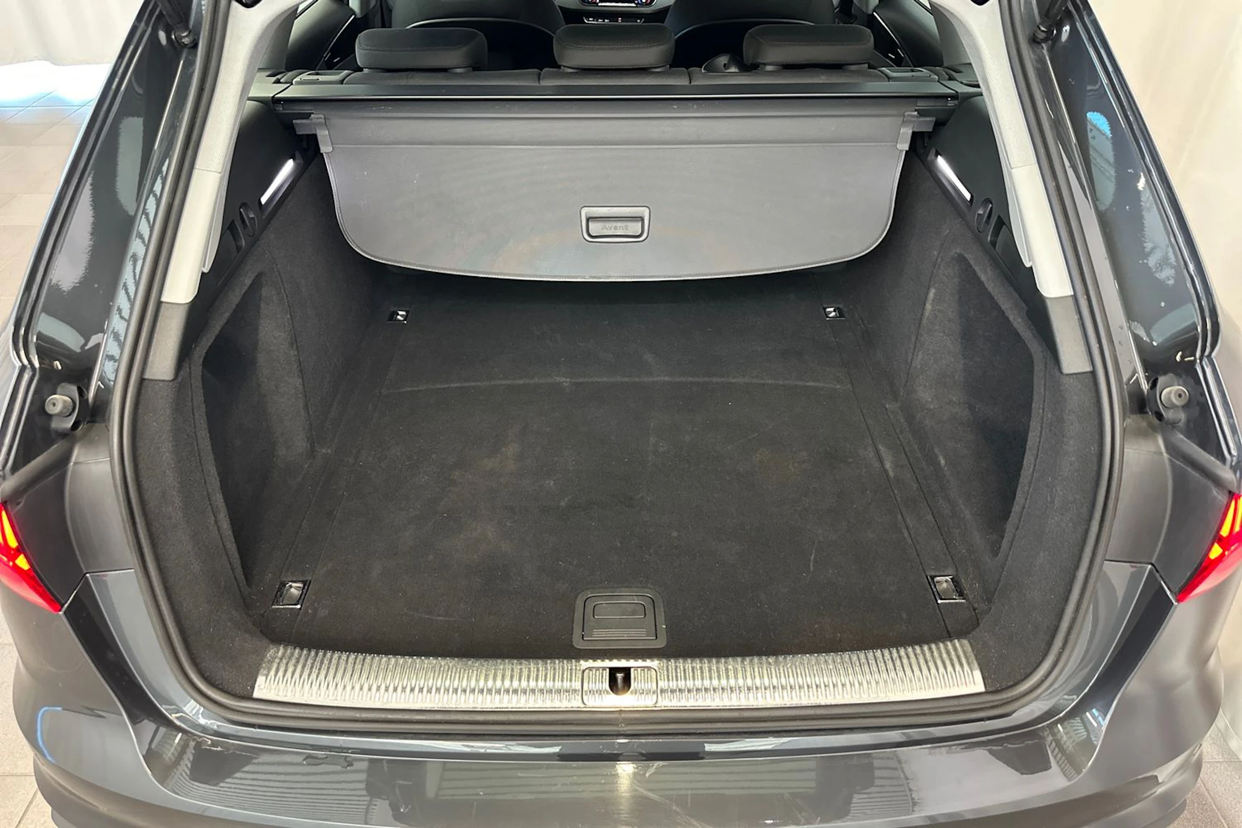 harmaa Audi A4 2024 kuva 34.