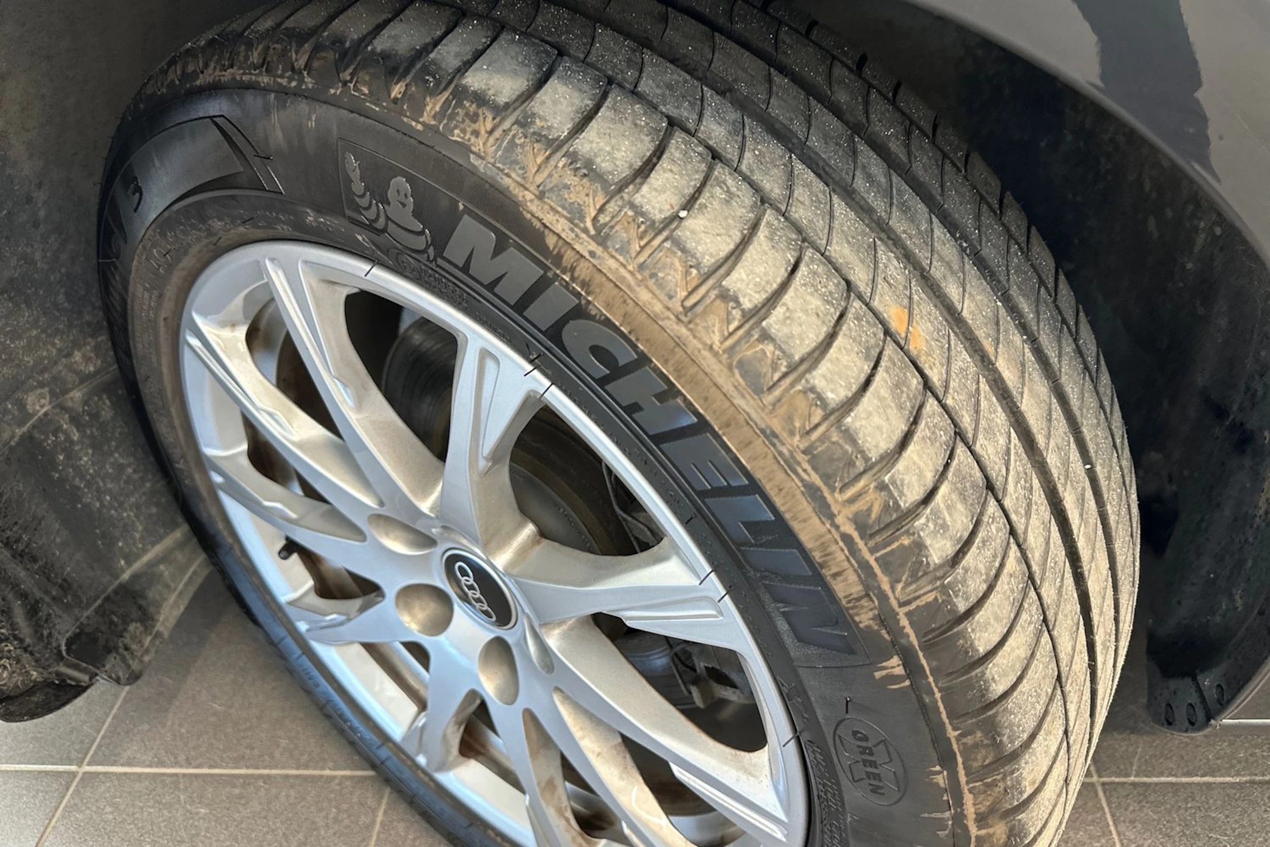 harmaa Audi A4 2024 kuva 37.