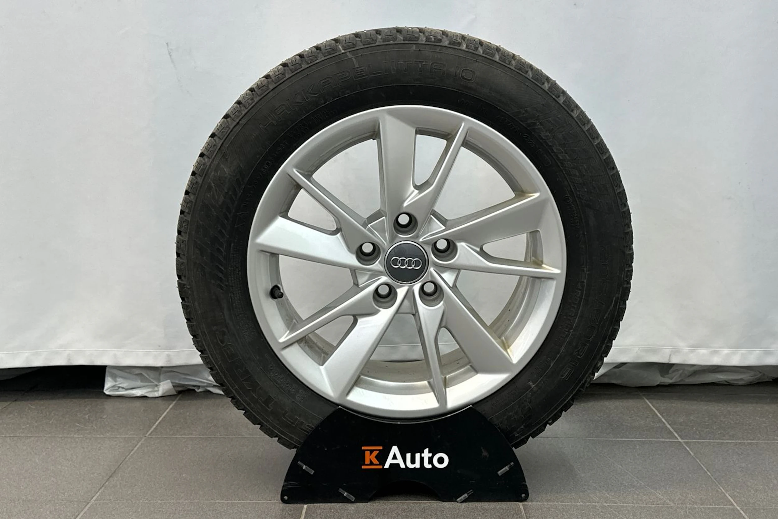 harmaa Audi A4 2024 kuva 38.