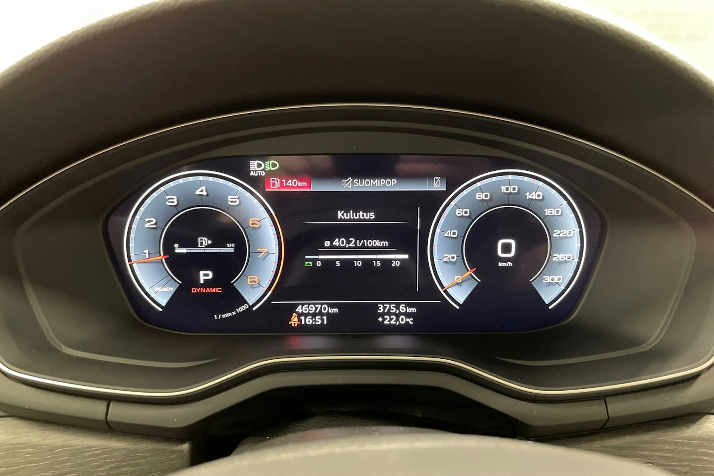 harmaa Audi A4 2024 kuva 14.