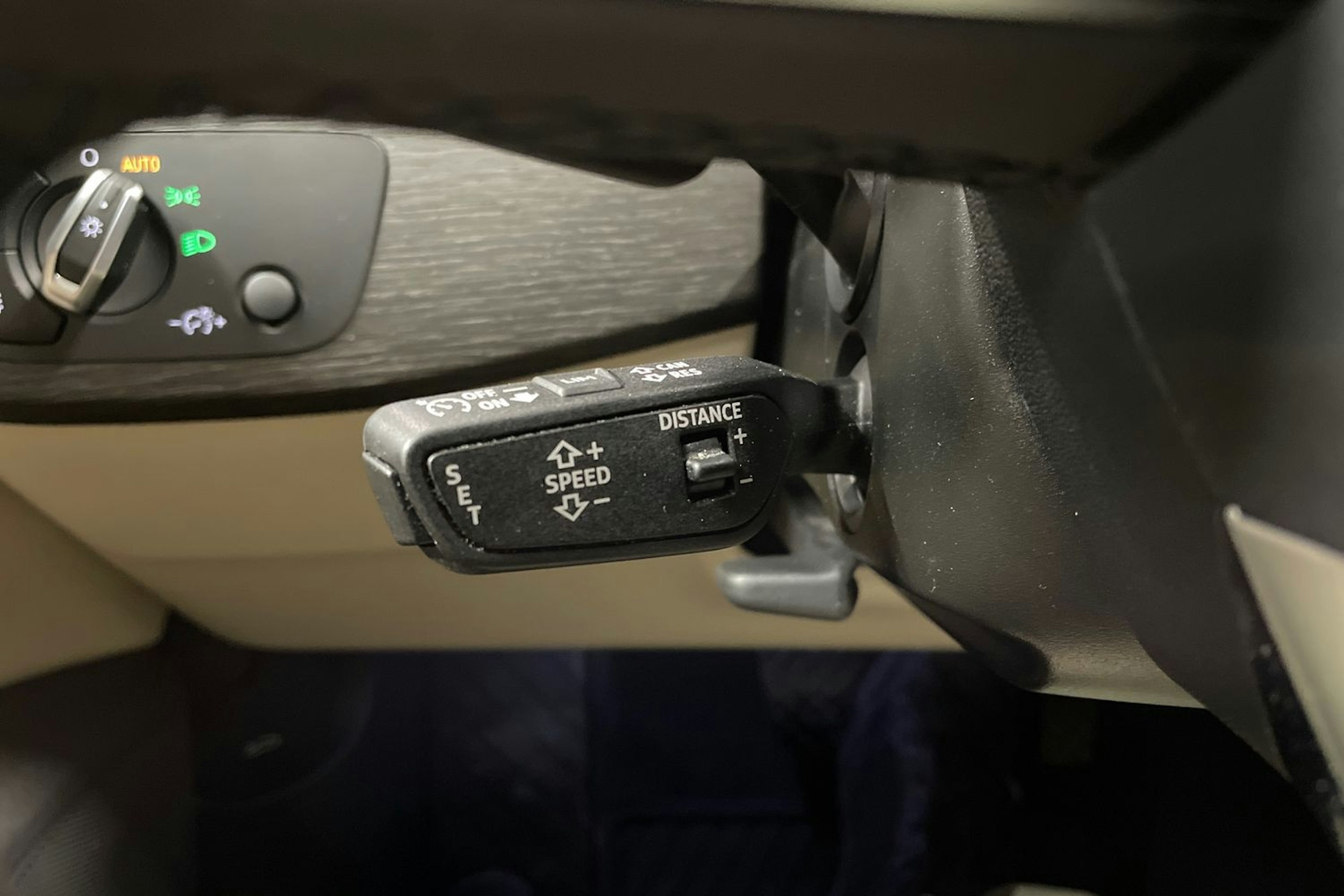 harmaa Audi A4 2024 kuva 16.