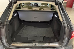harmaa Audi A4 2024 kuva 19.