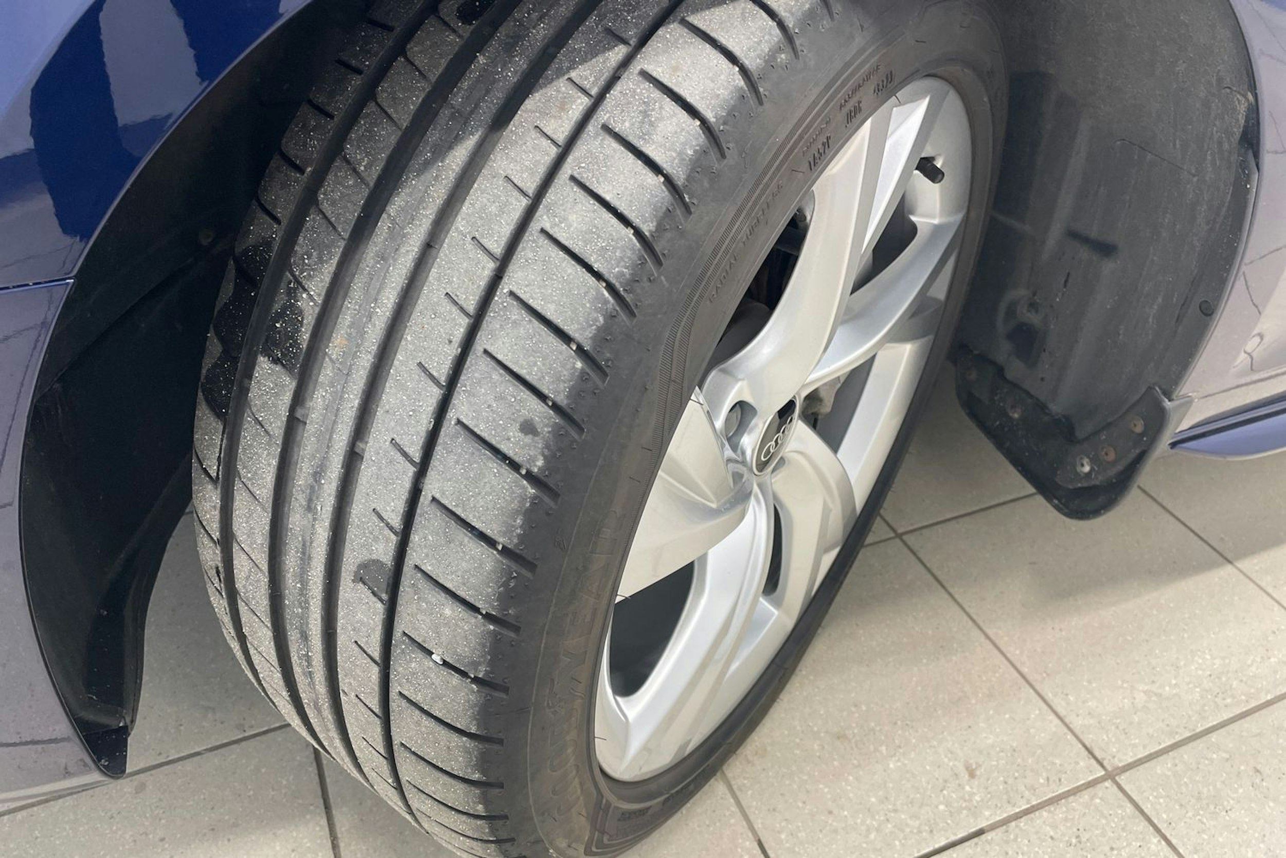 Sininen Audi A4 2024 kuva 13.