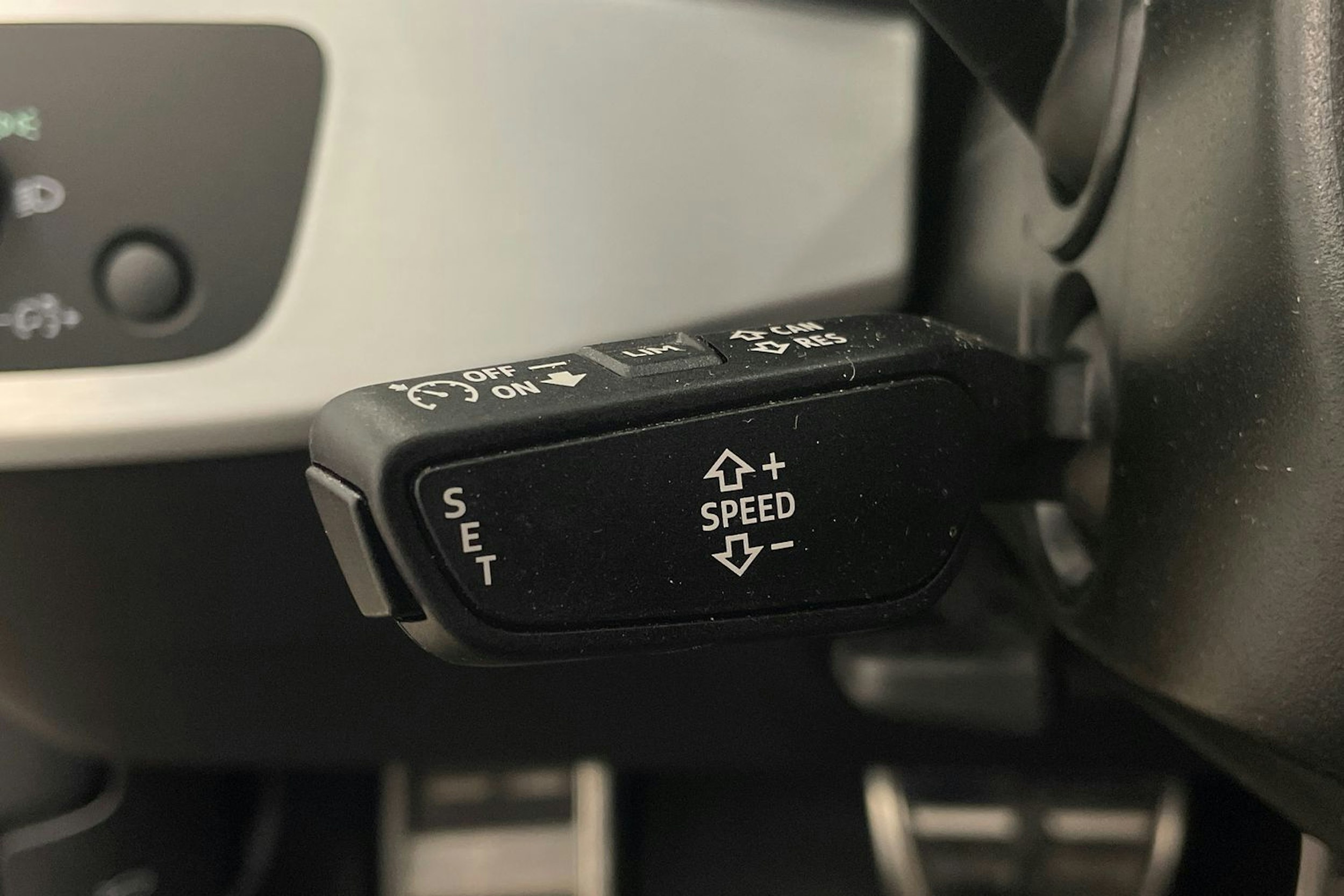 Sininen Audi A4 2024 kuva 18.