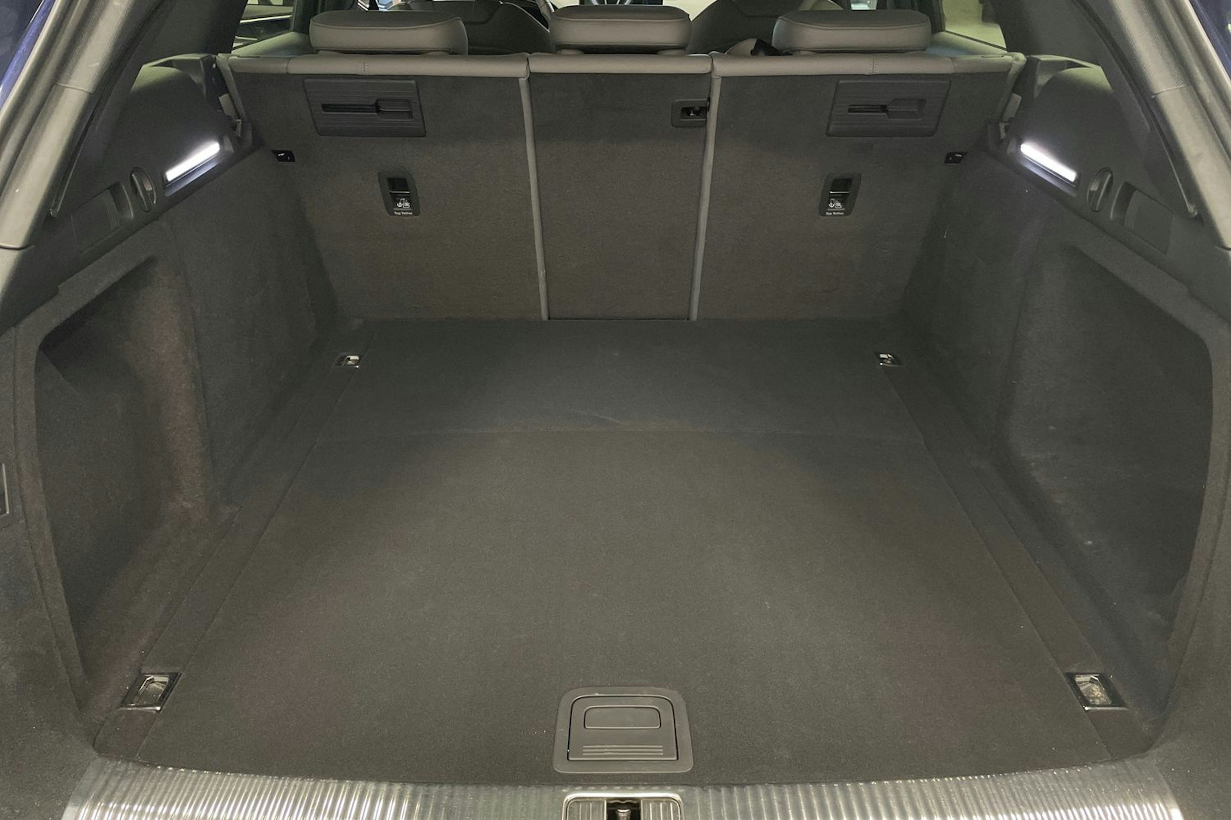 Sininen Audi A4 2024 kuva 22.