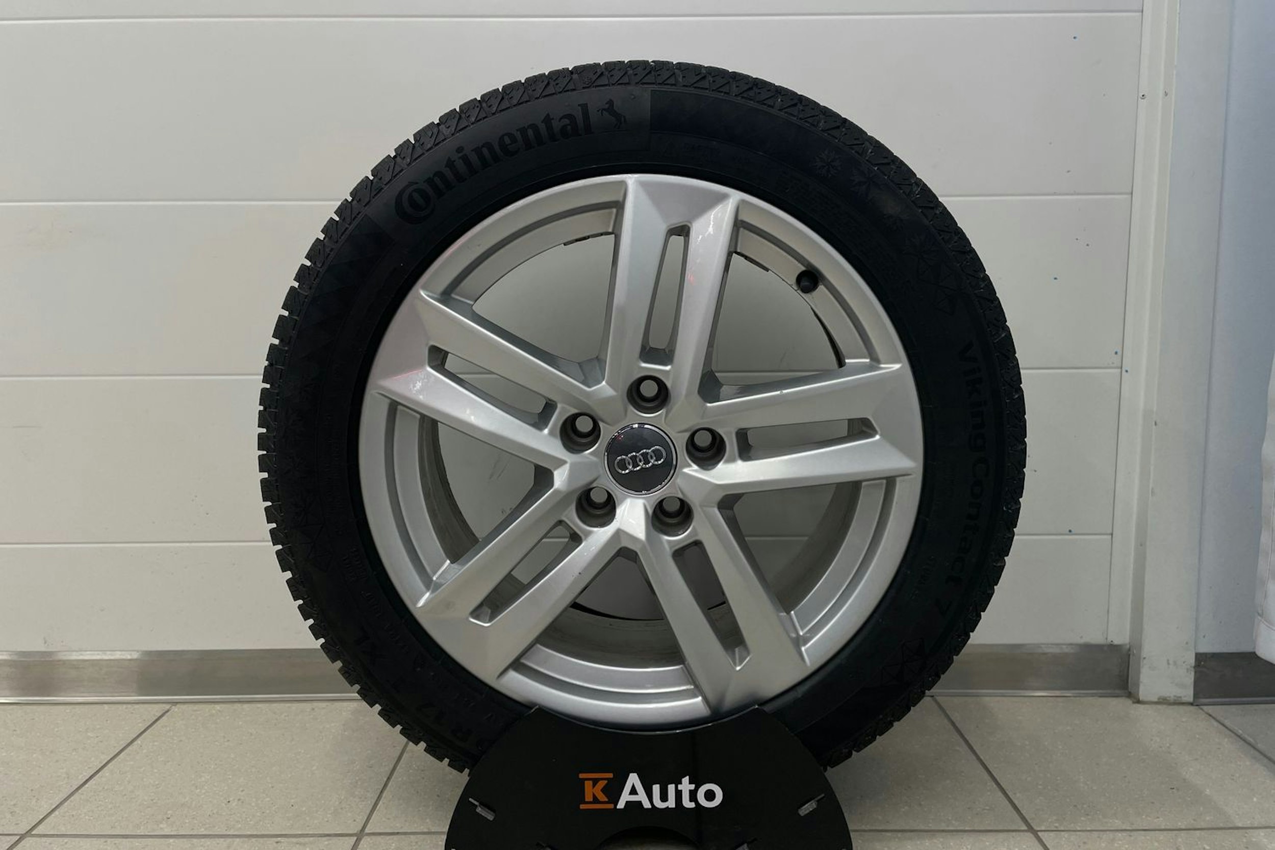 Sininen Audi A4 2024 kuva 24.