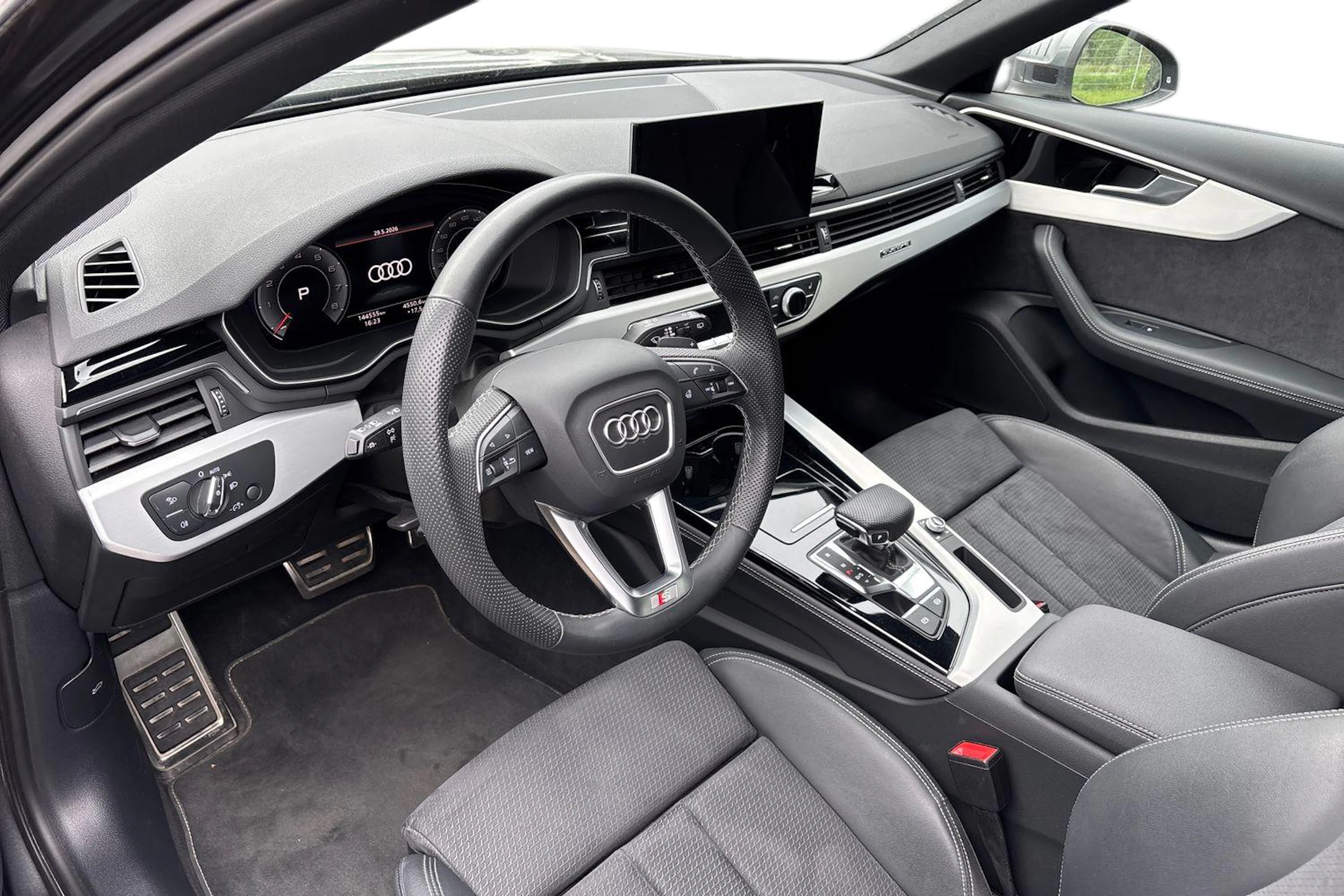 met. harmaa Audi A4 2024 kuva 3.