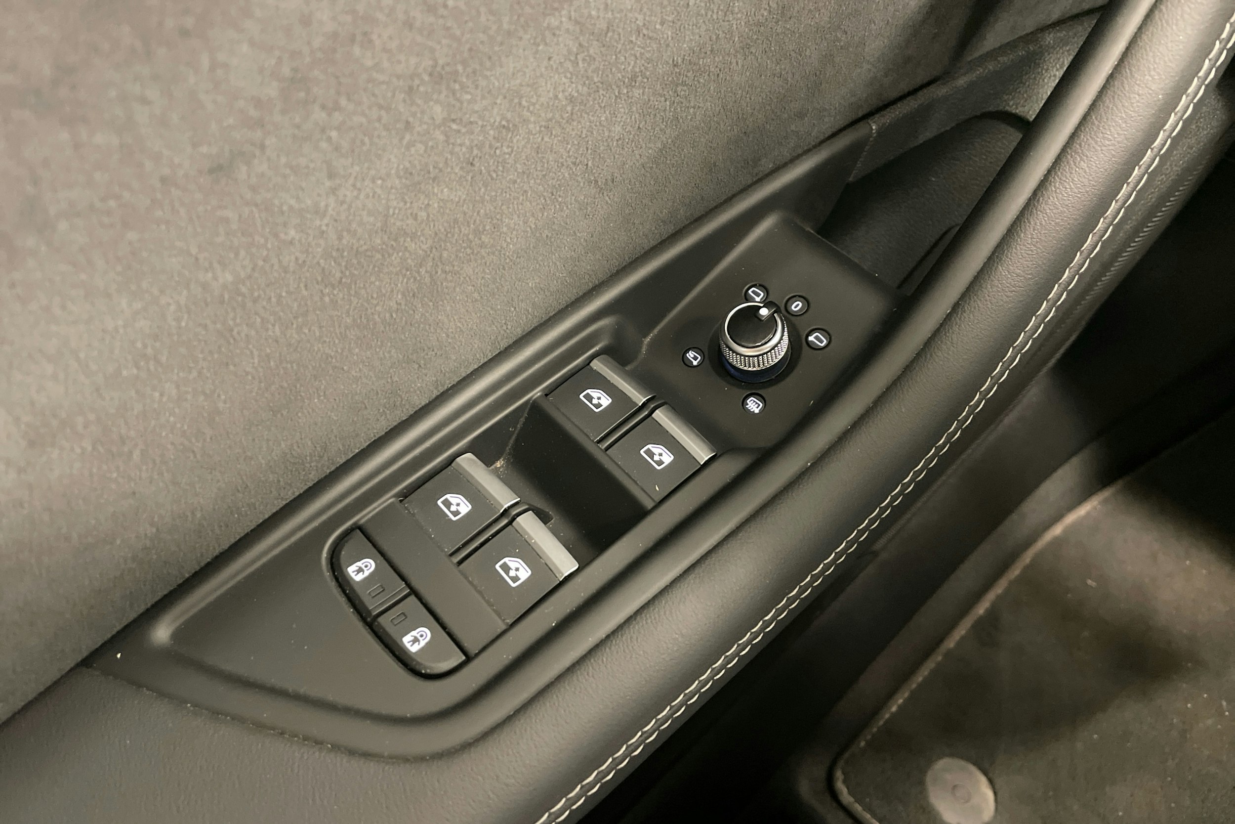 valkoinen Audi A4 2024 kuva 15.