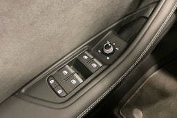 valkoinen Audi A4 2024 kuva 15.