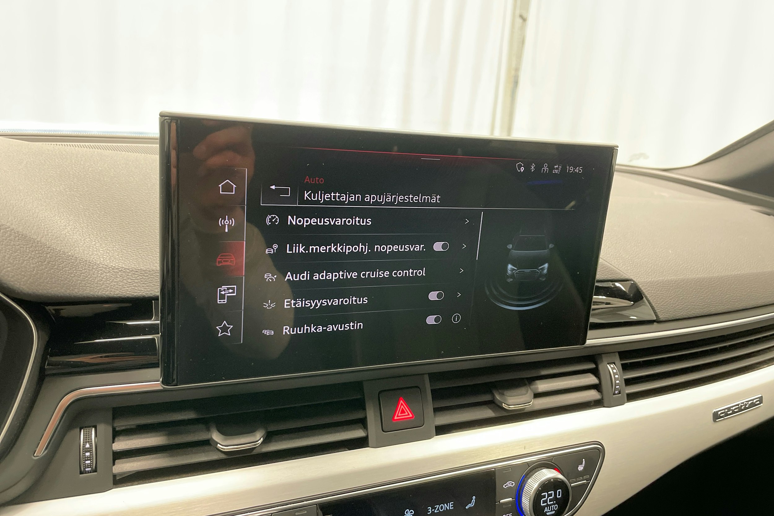 valkoinen Audi A4 2024 kuva 20.