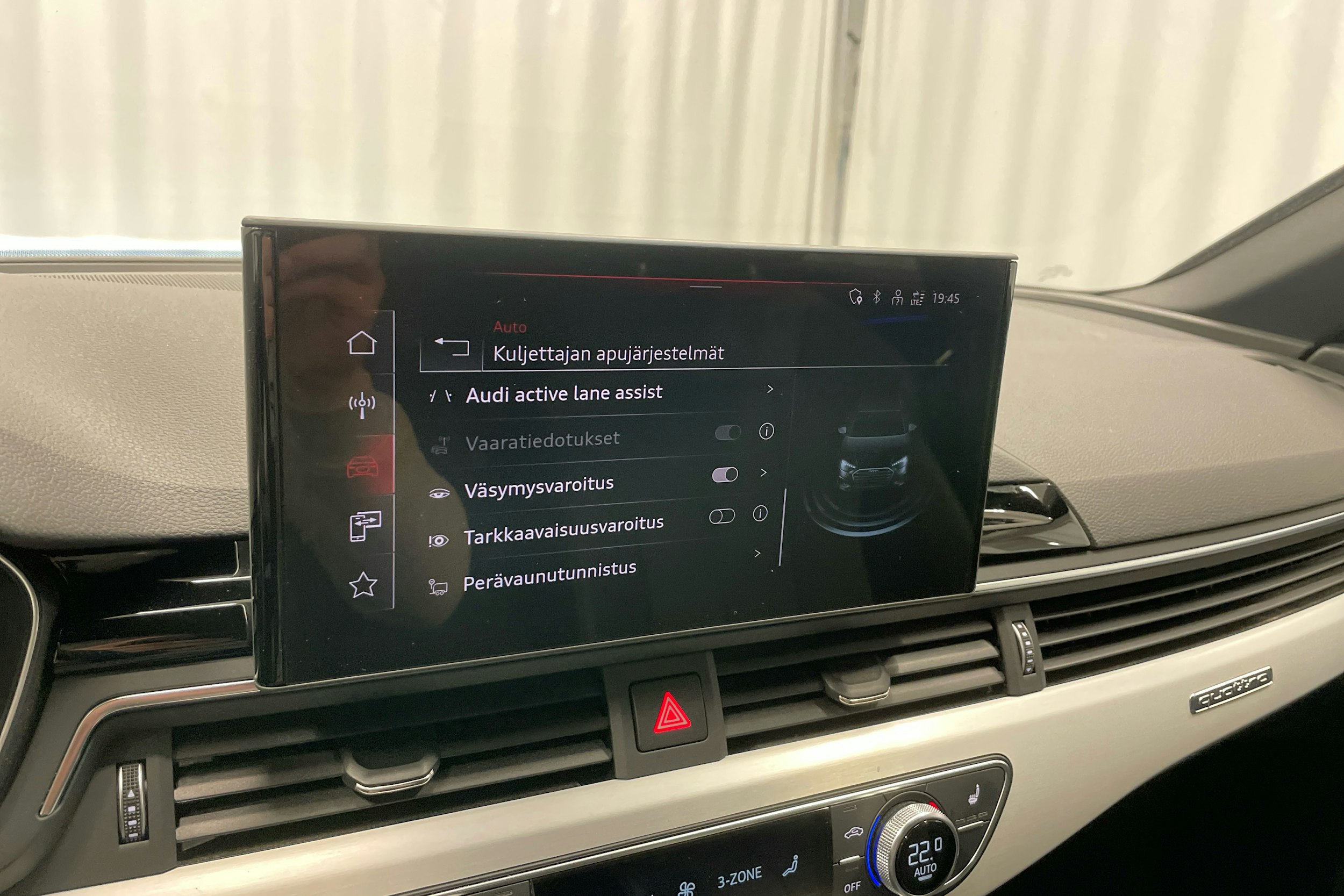 valkoinen Audi A4 2024 kuva 22.