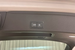 valkoinen Audi A4 2024 kuva 30.