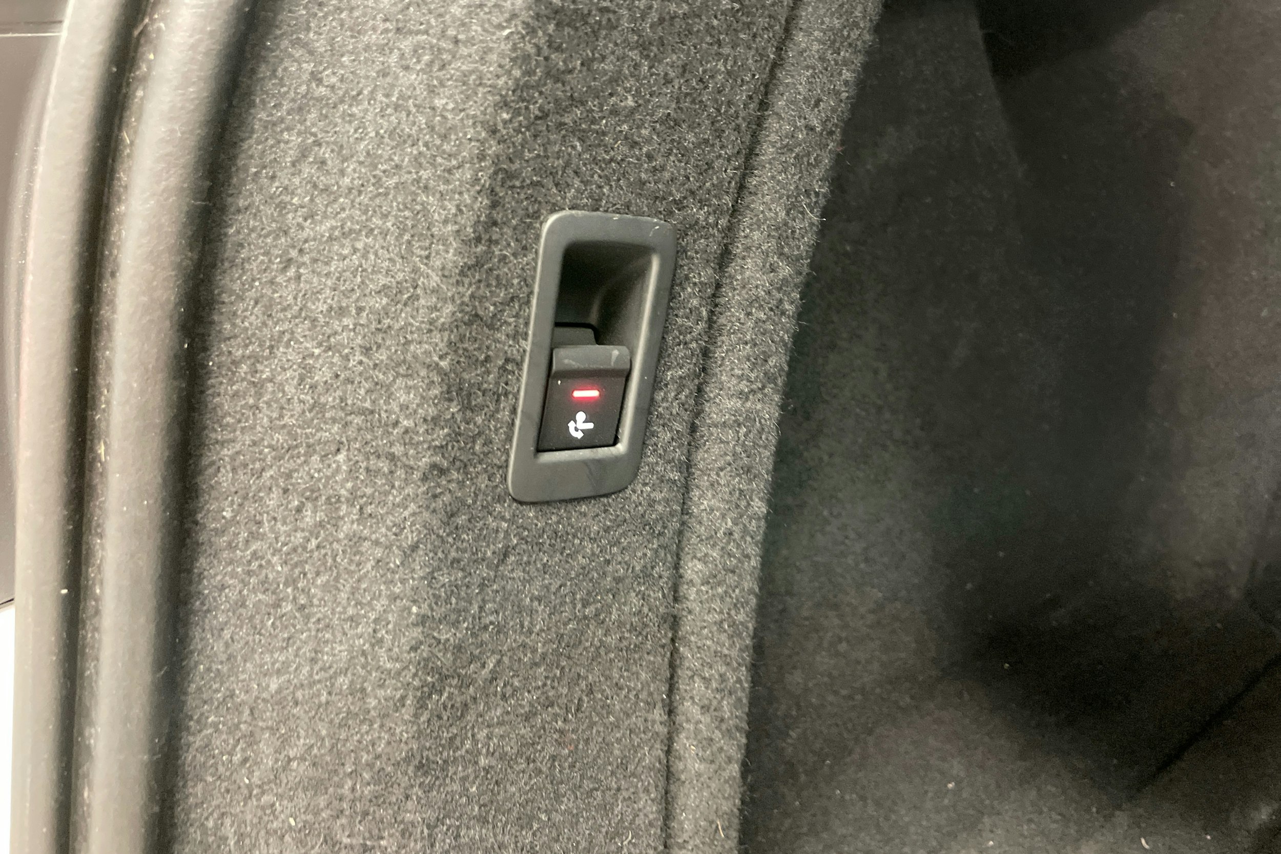 valkoinen Audi A4 2024 kuva 31.