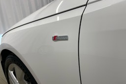 valkoinen Audi A4 2024 kuva 32.