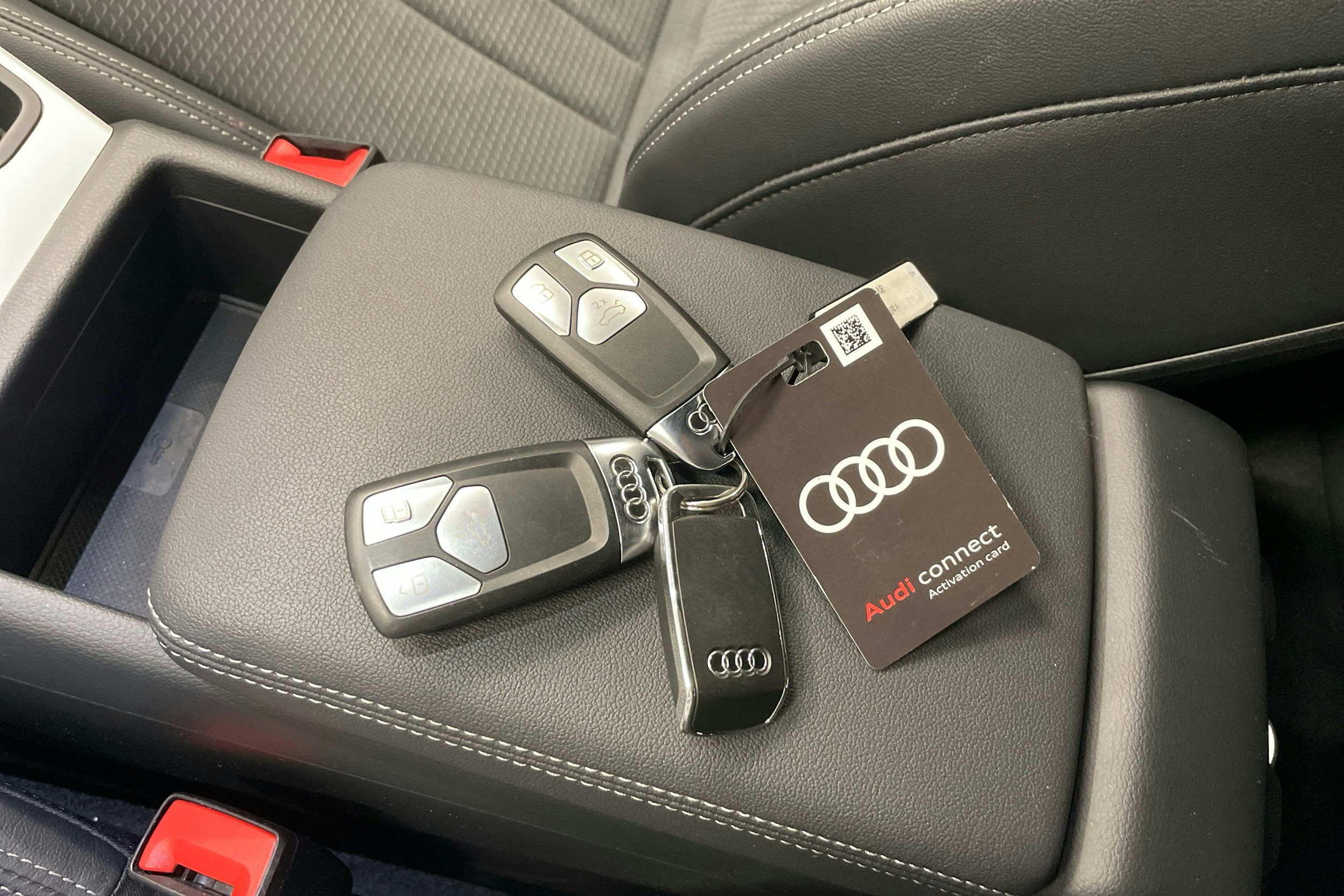 valkoinen Audi A4 2024 kuva 34.