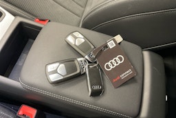 valkoinen Audi A4 2024 kuva 34.