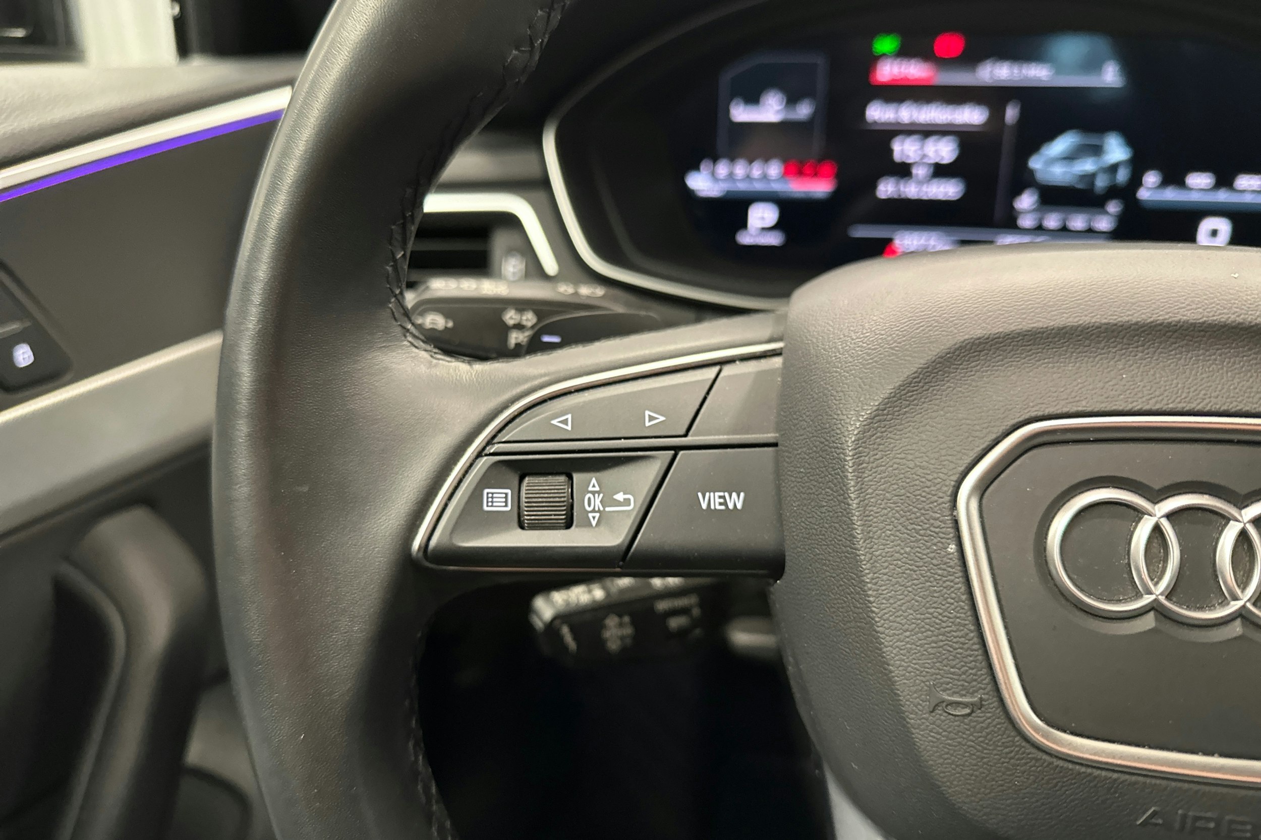 musta Audi A4 2024 kuva 11.