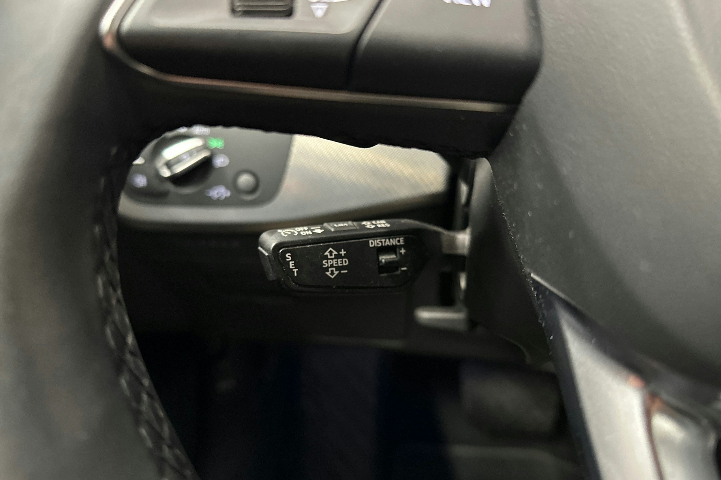 musta Audi A4 2024 kuva 13.