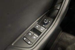 musta Audi A4 2024 kuva 15.