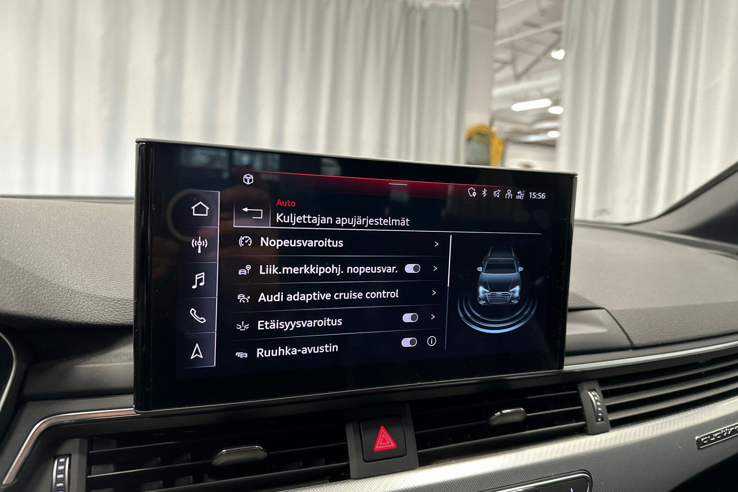 musta Audi A4 2024 kuva 19.