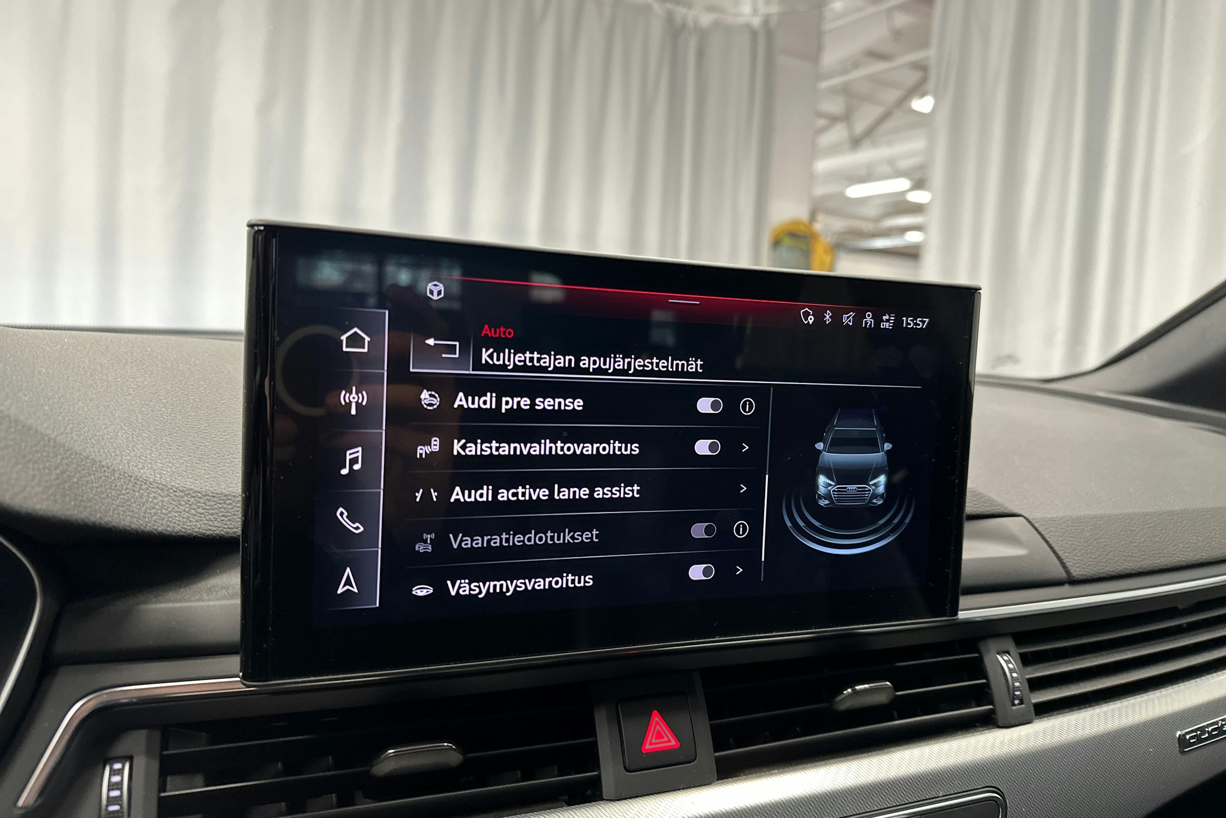 musta Audi A4 2024 kuva 20.