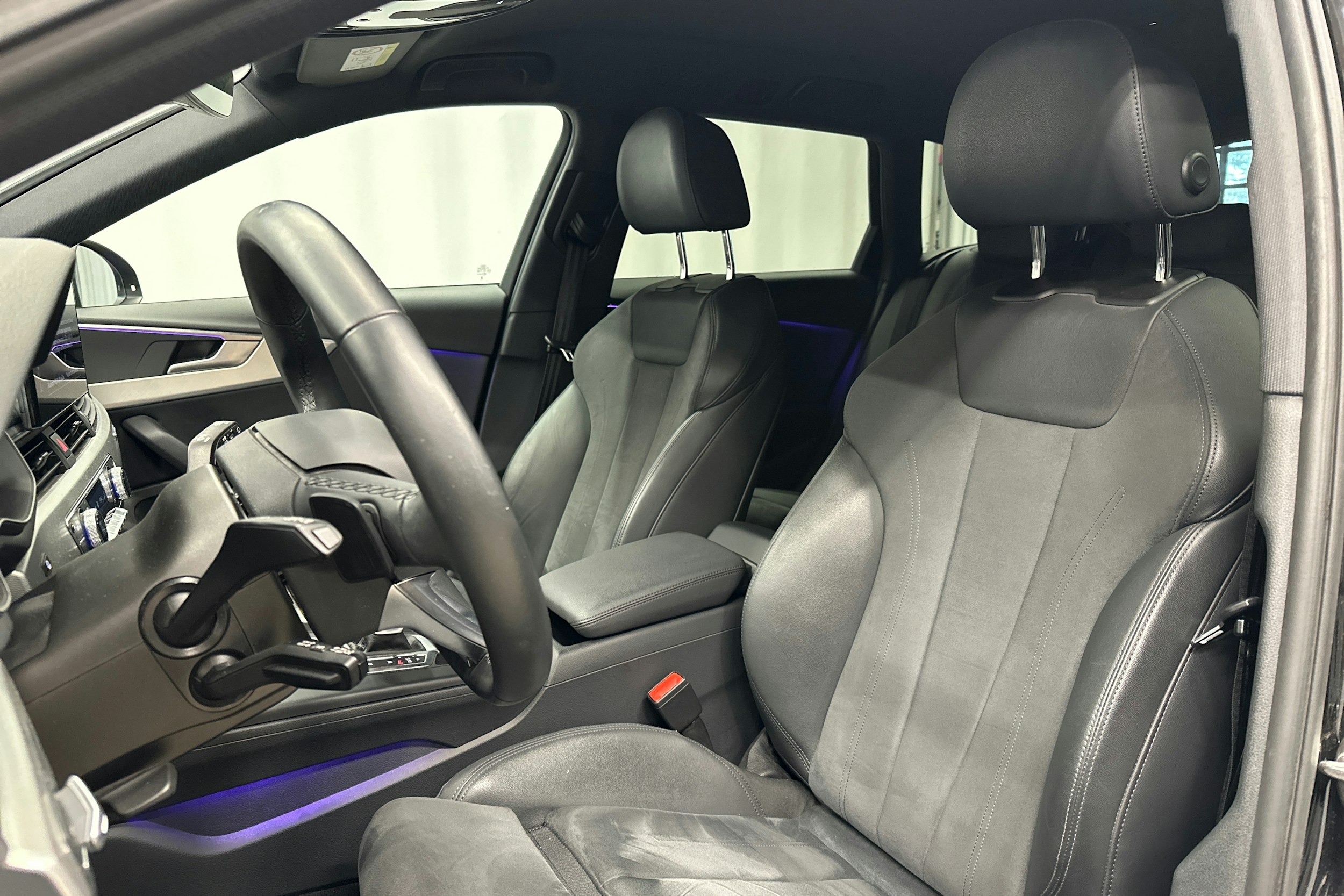 musta Audi A4 2024 kuva 24.