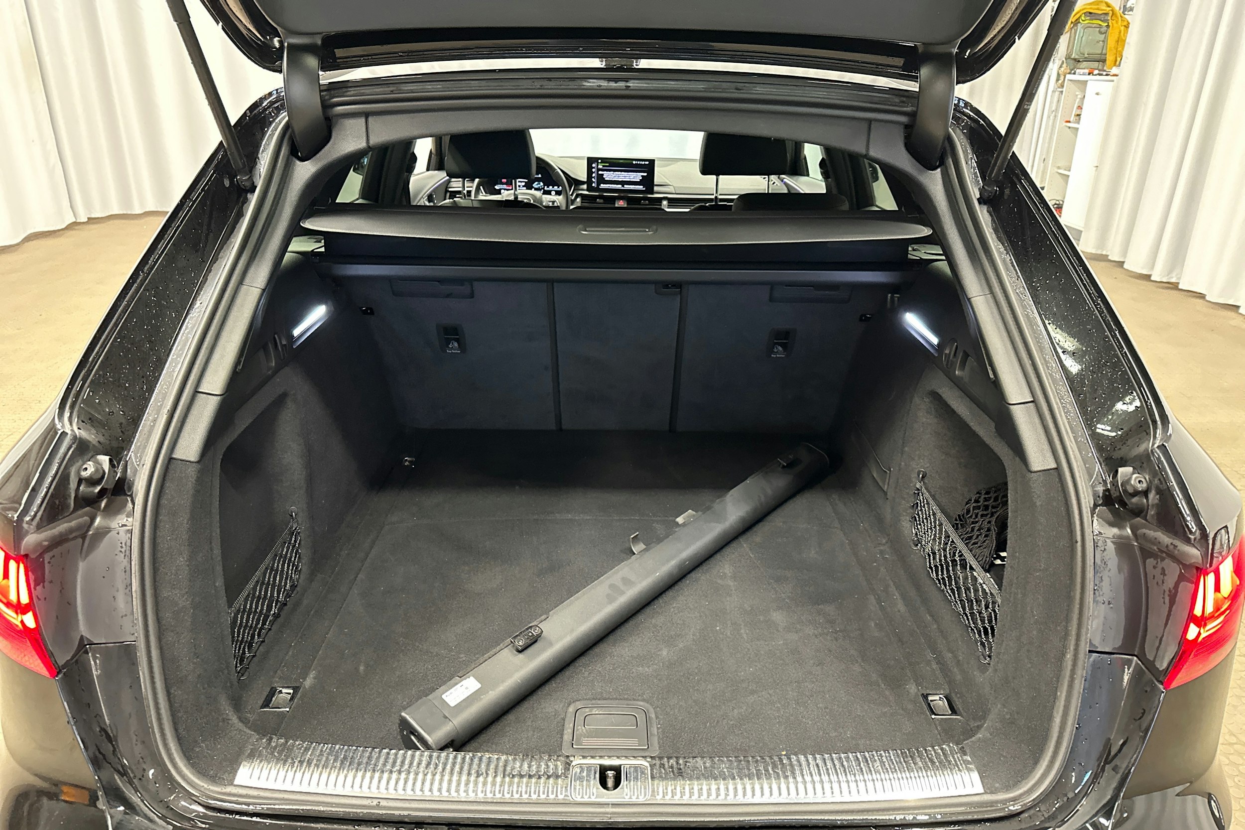 musta Audi A4 2024 kuva 25.