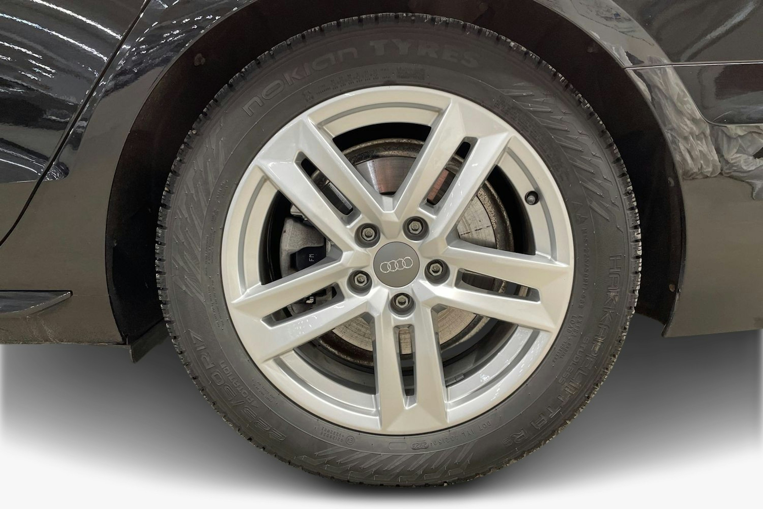 musta Audi A4 2024 kuva 11.