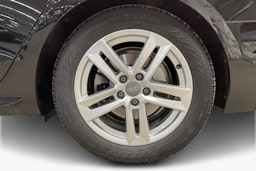 musta Audi A4 2024 kuva 11.