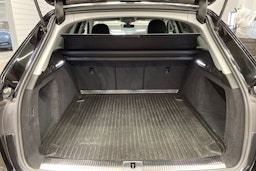 musta Audi A4 2024 kuva 13.