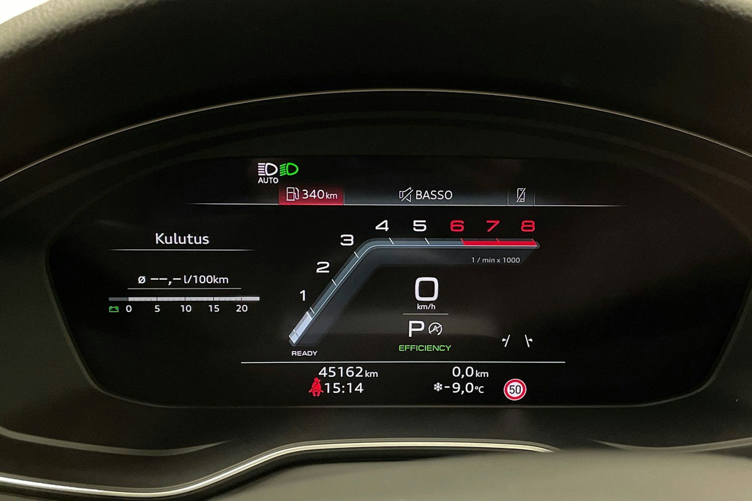 musta Audi A4 2024 kuva 16.