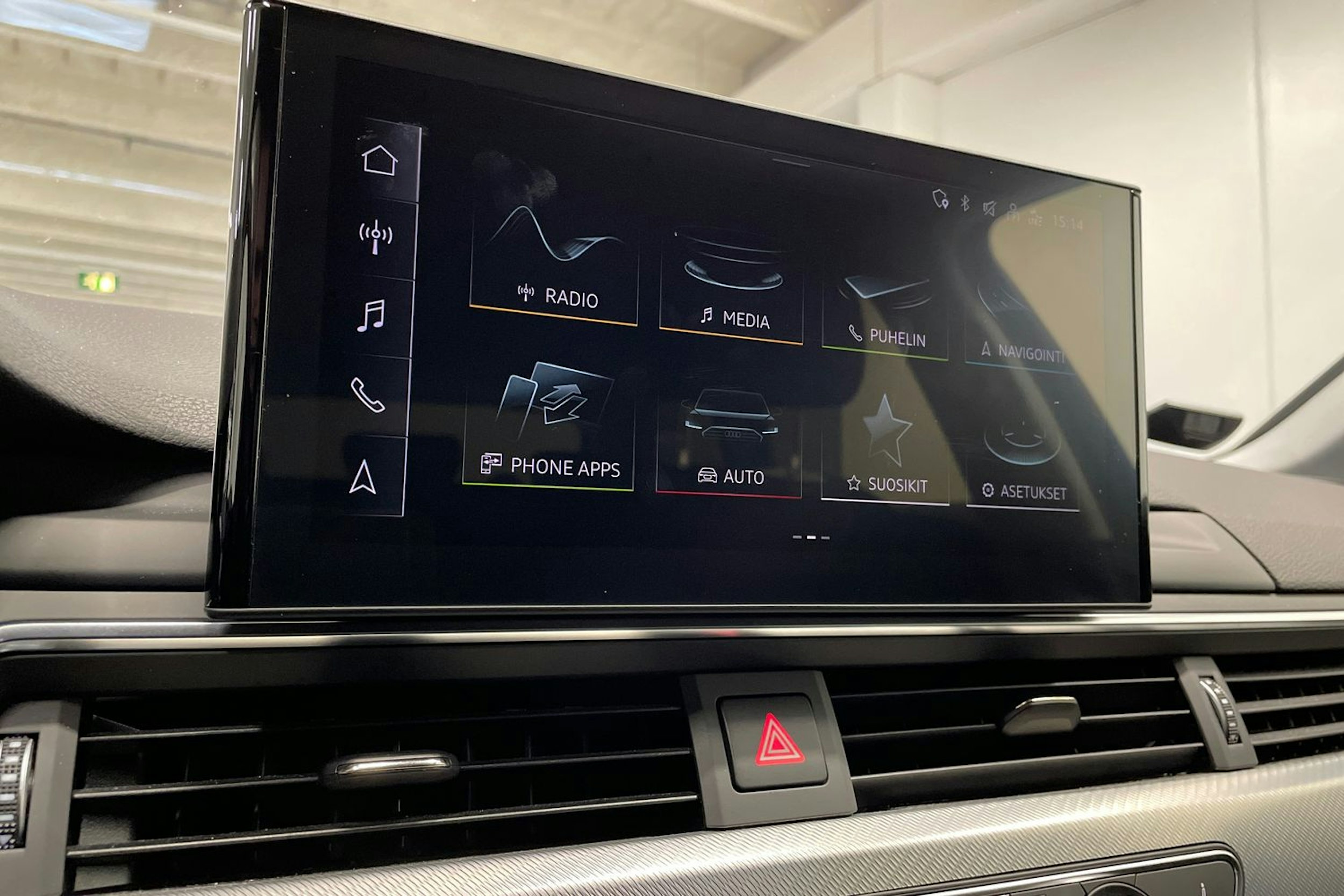 musta Audi A4 2024 kuva 17.